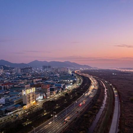Ariel Hotel Пусан Экстерьер фото