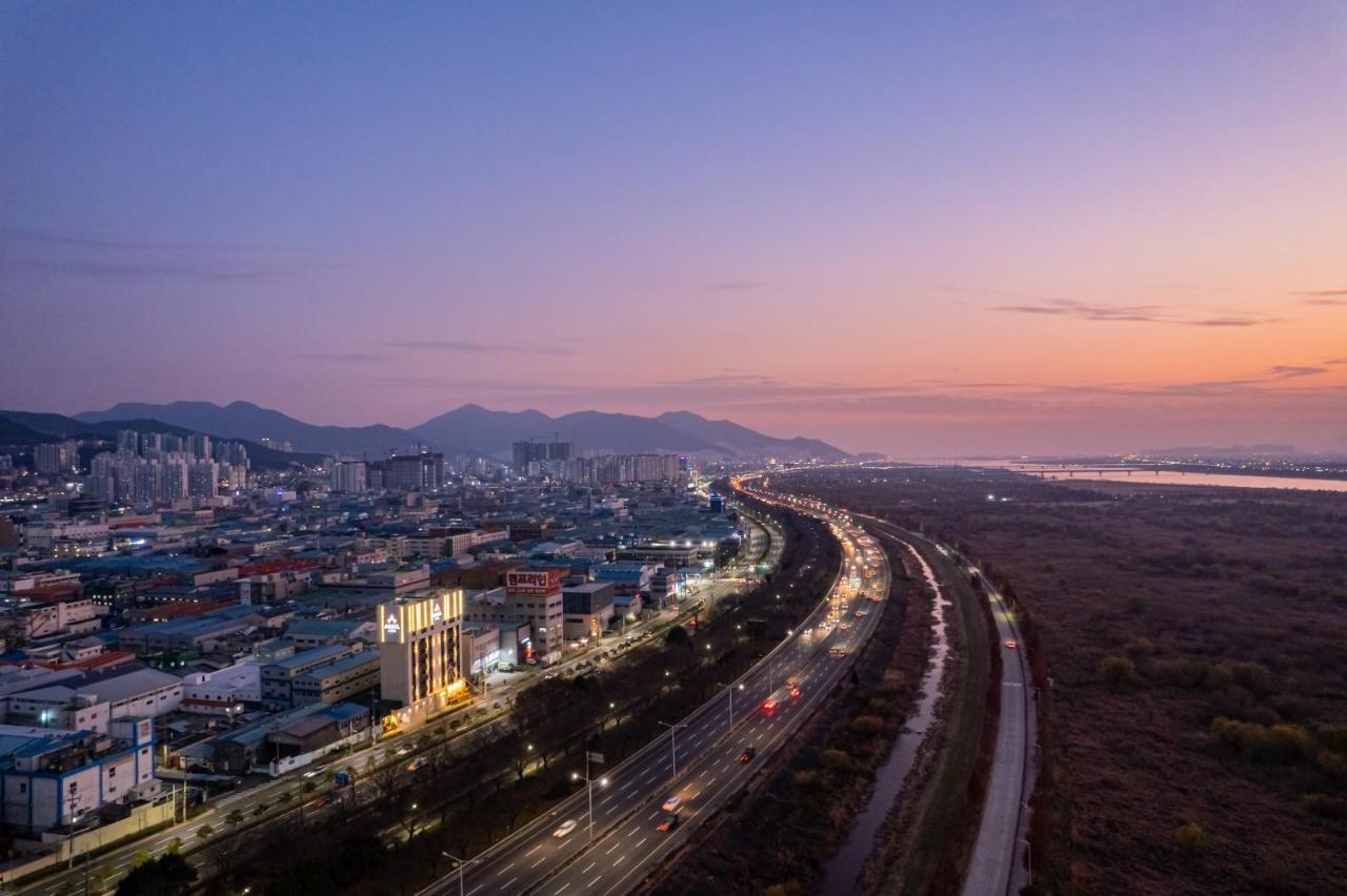 Ariel Hotel Пусан Экстерьер фото